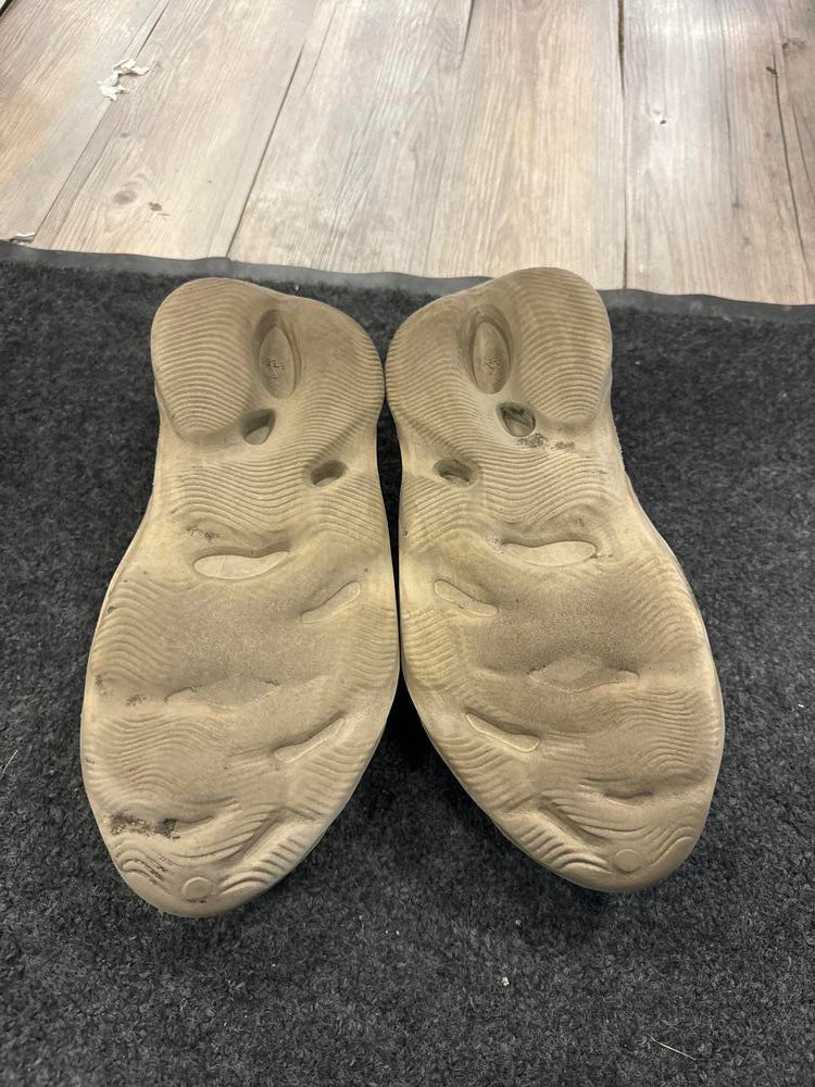 adidas Yeezy Foam RNNR Stone Sage