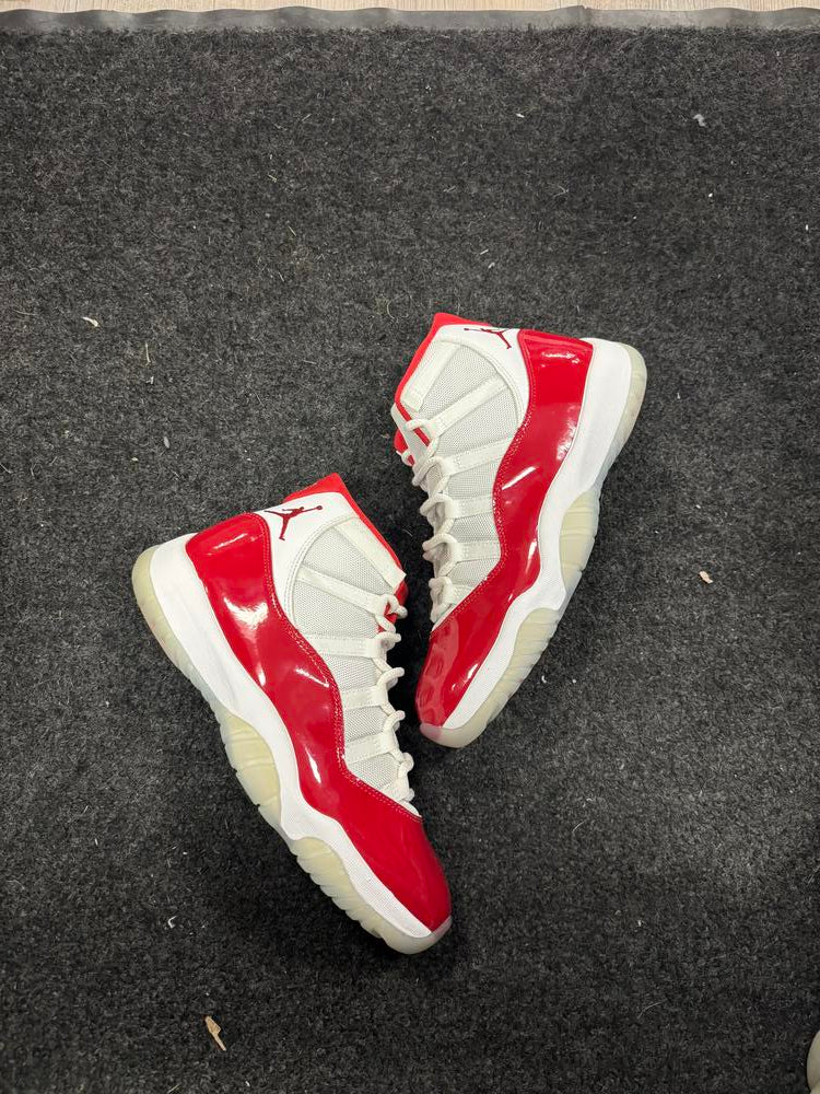 Jordan 11 Retro Cherry (2022)