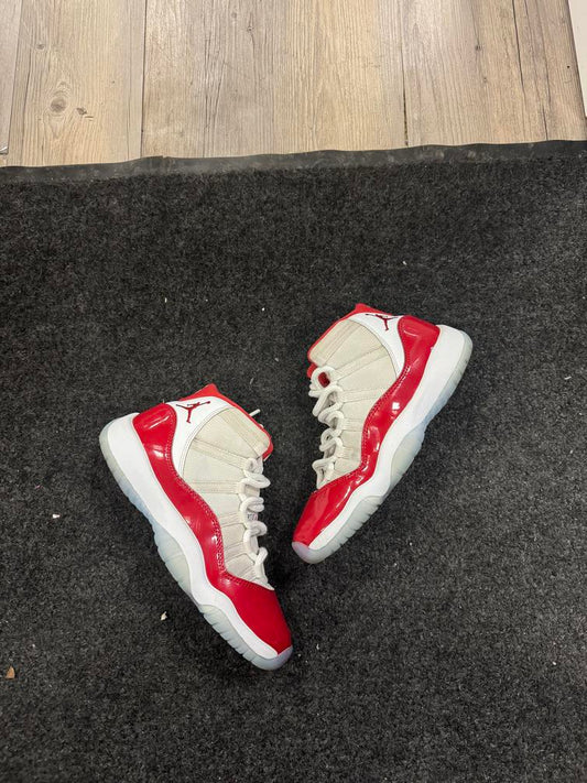 Jordan 11 Retro Cherry (2022) (GS)