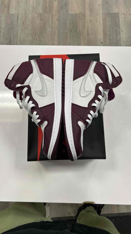 Jordan 1 Retro High OG Bordeaux