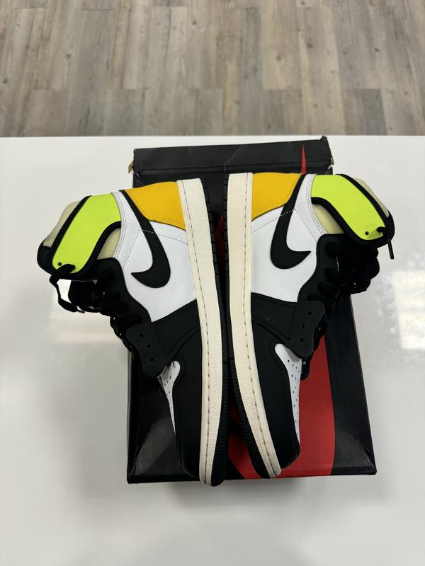 Jordan 1 Retro High White Black Volt University Gold